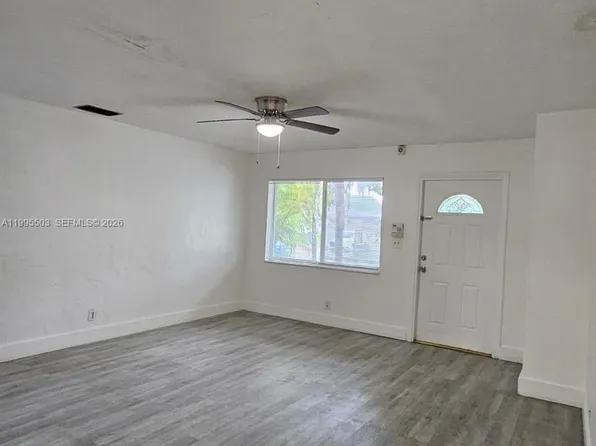 209 SW 9th St #209, Hallandale, FL 33009