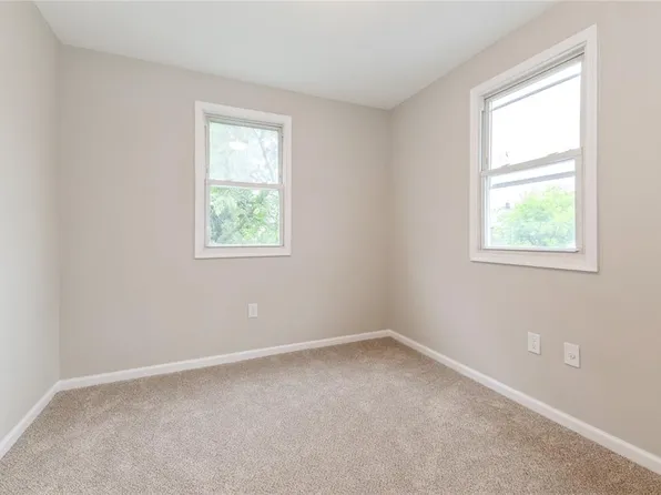 194-56 Murdock Avenue image 15 of 19