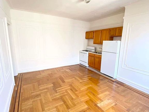 3rd image of 724 E 27th St #6DD