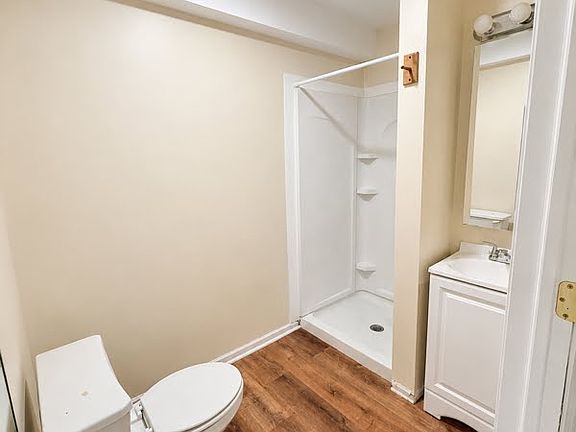 2nd image of 3496 Linden St