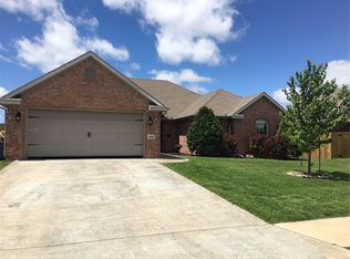 1041 Walker St, Centerton, AR 72719