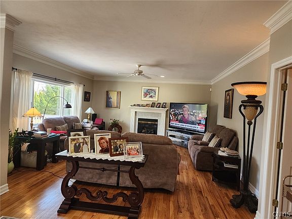 4th image of 4560 Providence Rd