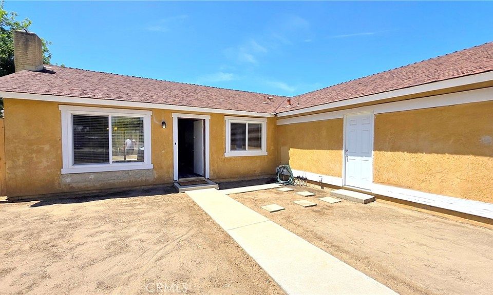 1st image of 1546 Clock Ave