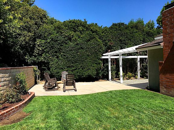 3rd image of 1531 Briarglen Ave