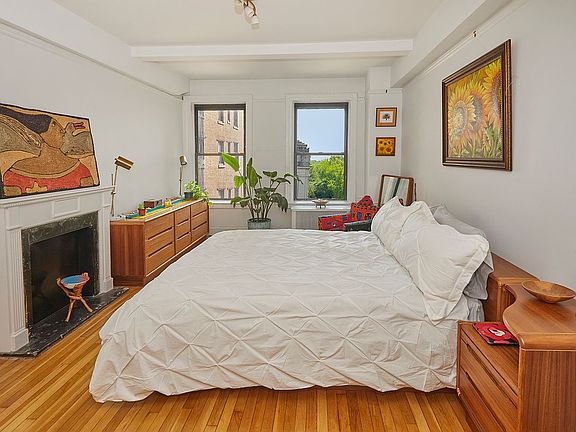 4th image of 135 Eastern Pkwy APT 9I