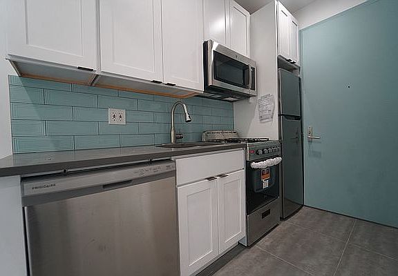 4th image of 424 E 143rd St #3