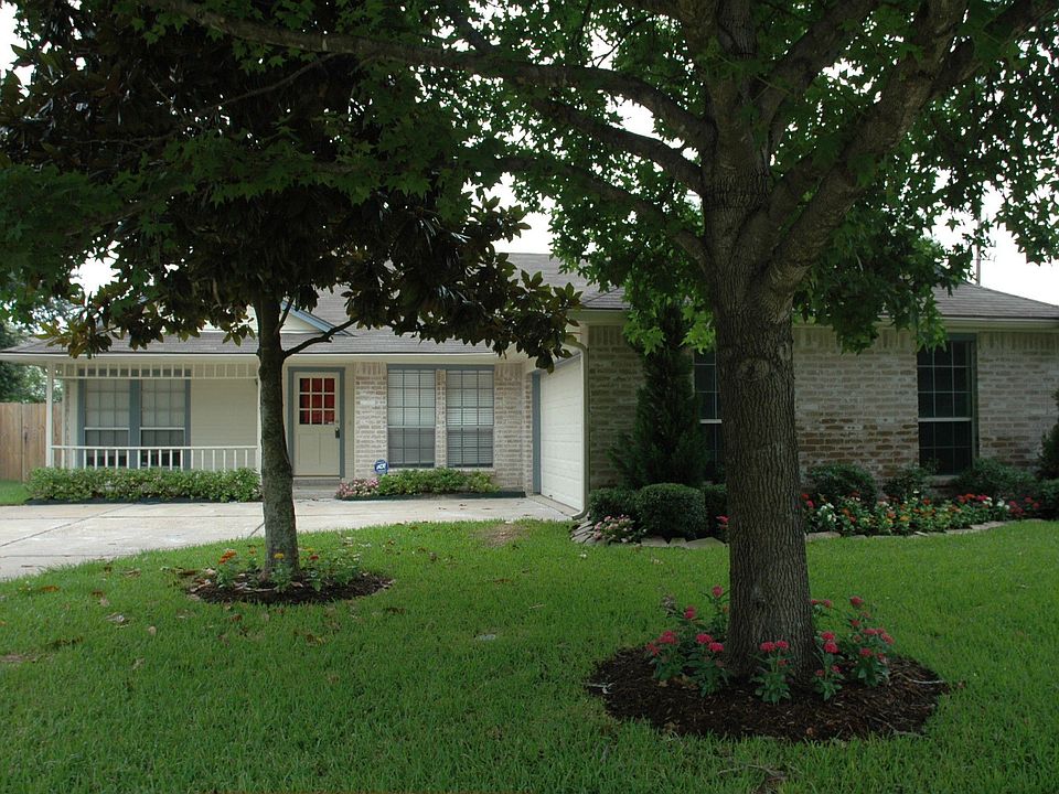 1st image of 15502 Pebble Lake Dr