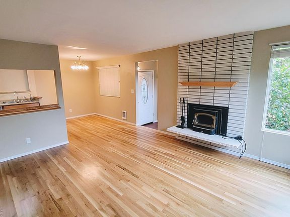4th image of 8520 NE 124th St