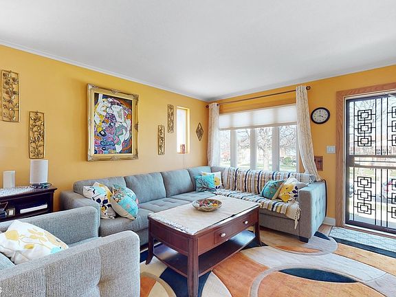 4th image of 5358 N Mont Clare Ave