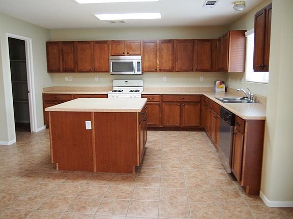 3rd image of 2093 W Picadilly Ln