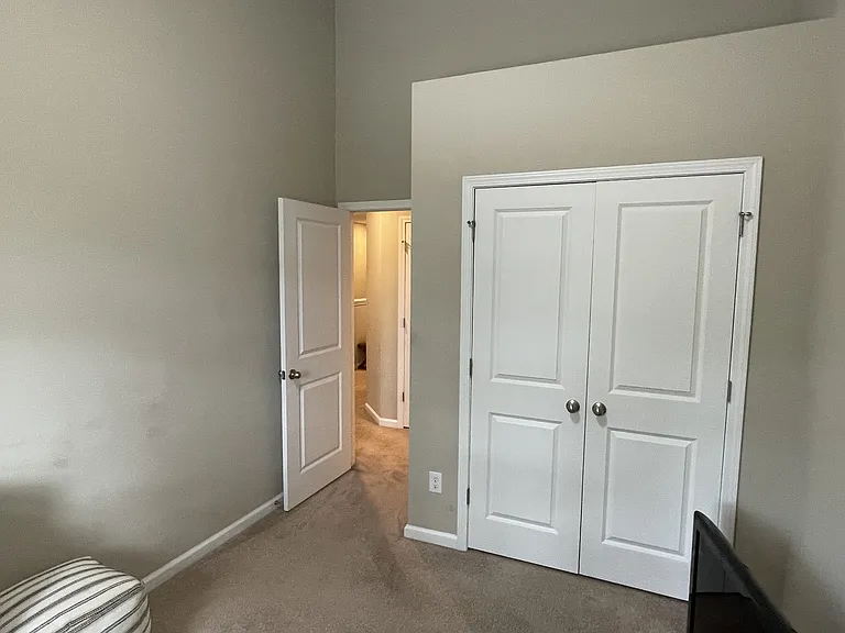 Bedroom 3 - view 2