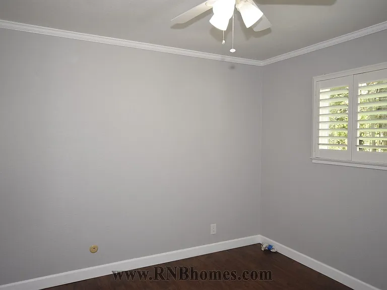 415 Sutton Pl — Photo 12