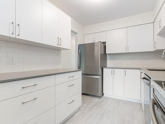 3rd image of 327 9th St #306