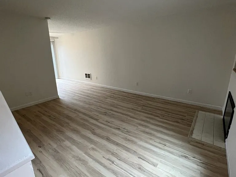 6912 N Richmond Ave — Photo 3