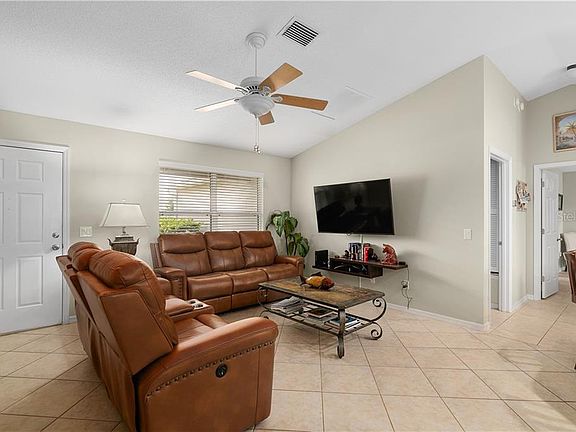4th image of 1615 Abercrombie Way