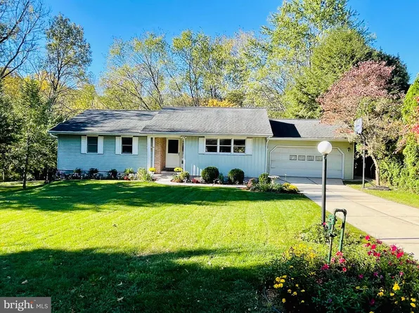 280 Forest Rd, Pottsville, PA 17901