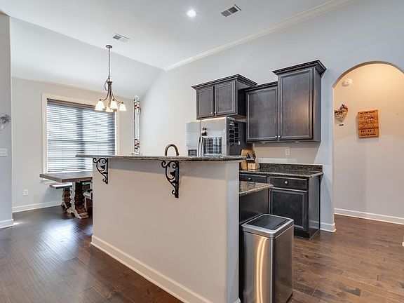 3rd image of 9285 Windy Meadow Ln