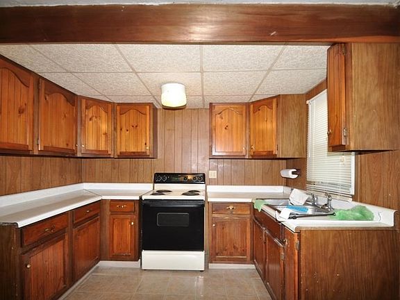 5th image of 510 E 3rd St
