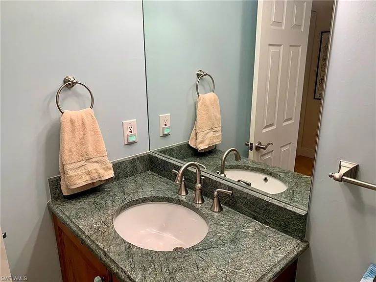 333 Harbour Dr #211 — Photo 32