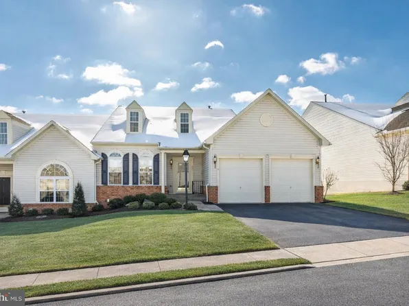 227 Fairmount Ct #33, Shrewsbury, PA 17361