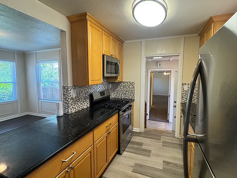 2230 Redwood St — Photo 10