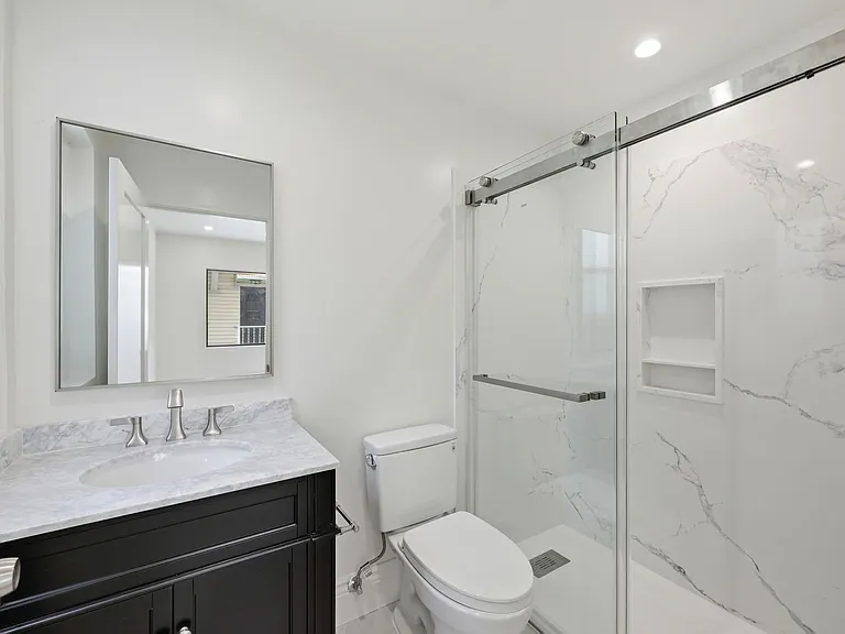 Ensuite Bath (Downstairs - in primary ensuite)
