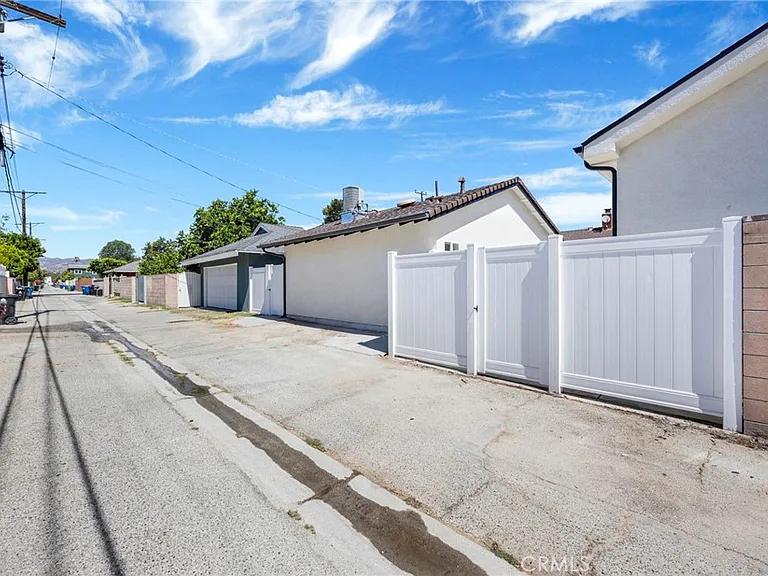 22542 Roscoe Blvd — Photo 11