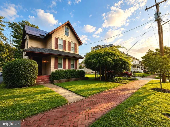 513 Cinnaminson St, Riverton, NJ 08077
