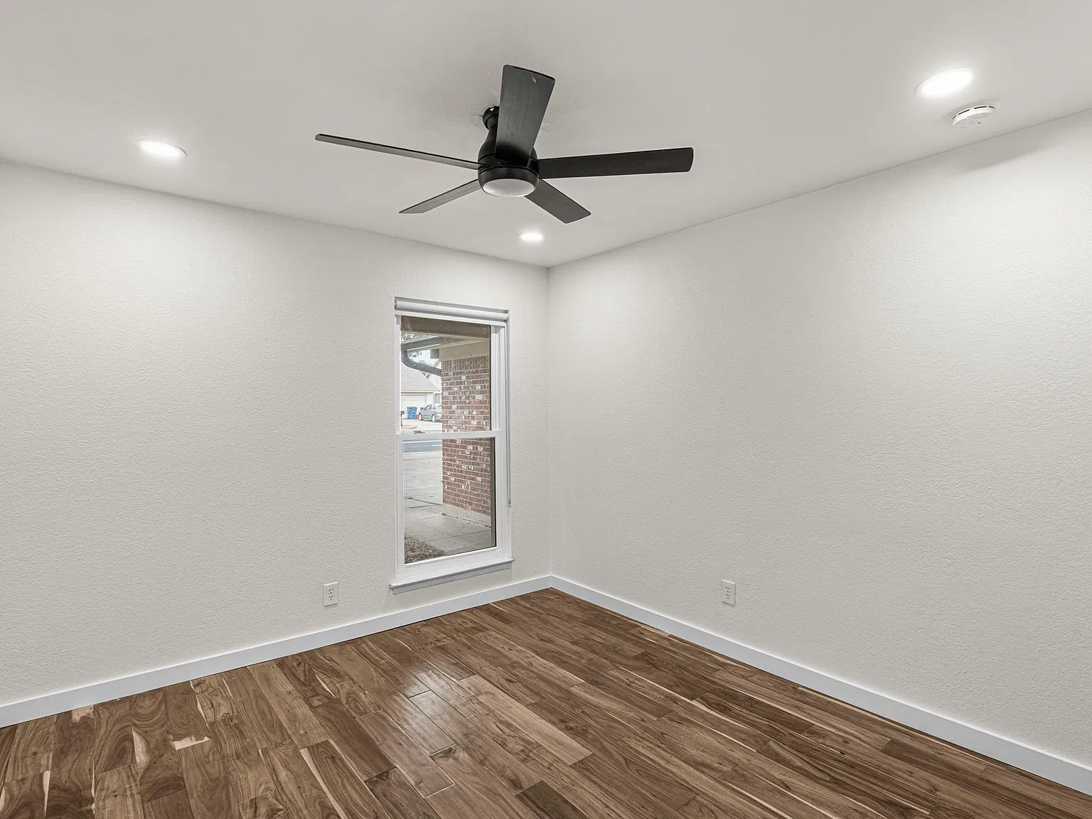3 bed, 2000 sqft, $2,899 — Photo 4