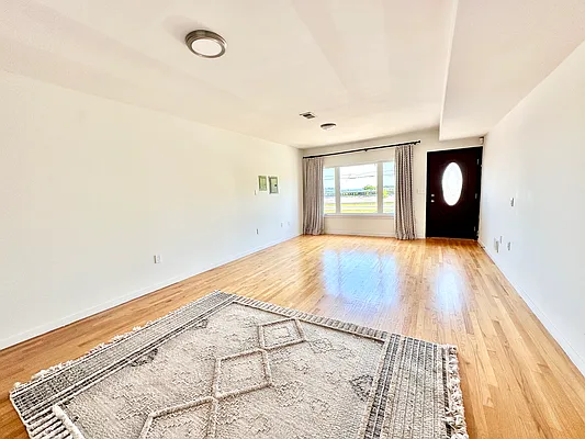 Rented by Dwell Residential Inc | media 4