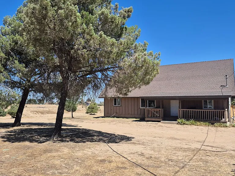 6906 Phelan Rd — Photo 1