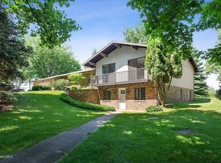 9946 Red Bud Trl, Berrien Springs, MI 49103