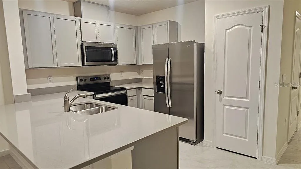 3 bed, 2.5 bath, 1488 sqft, $2,100 — Photo 2