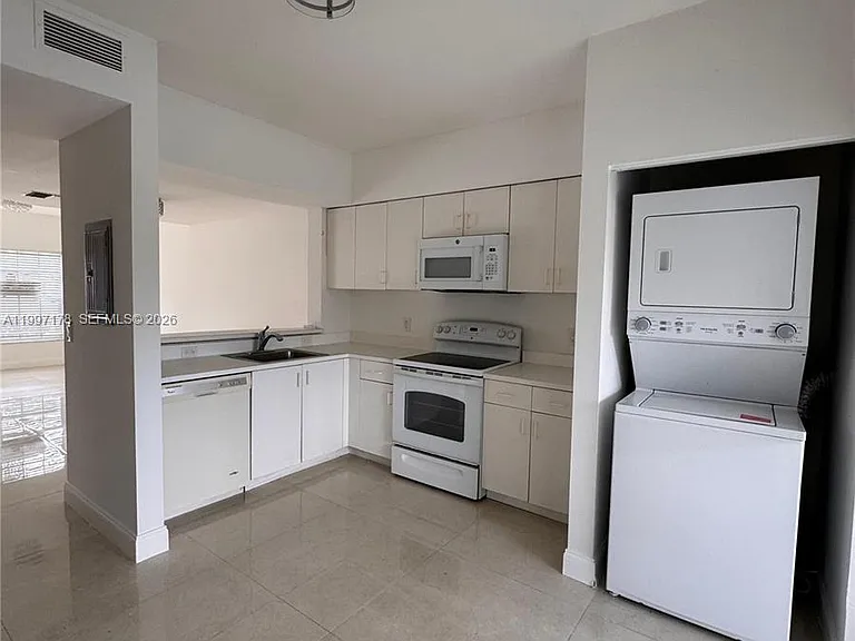 16747 Hemingway Dr — Photo 5
