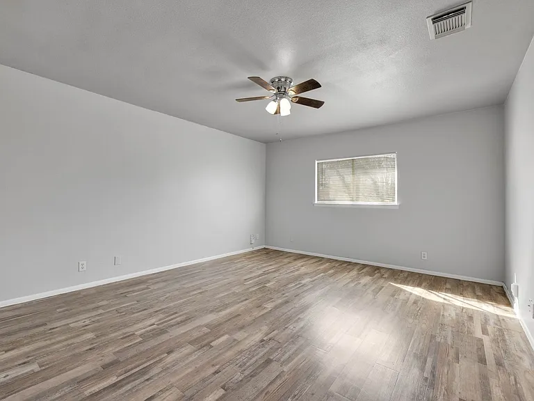 7011 Autumn Park — Photo 15