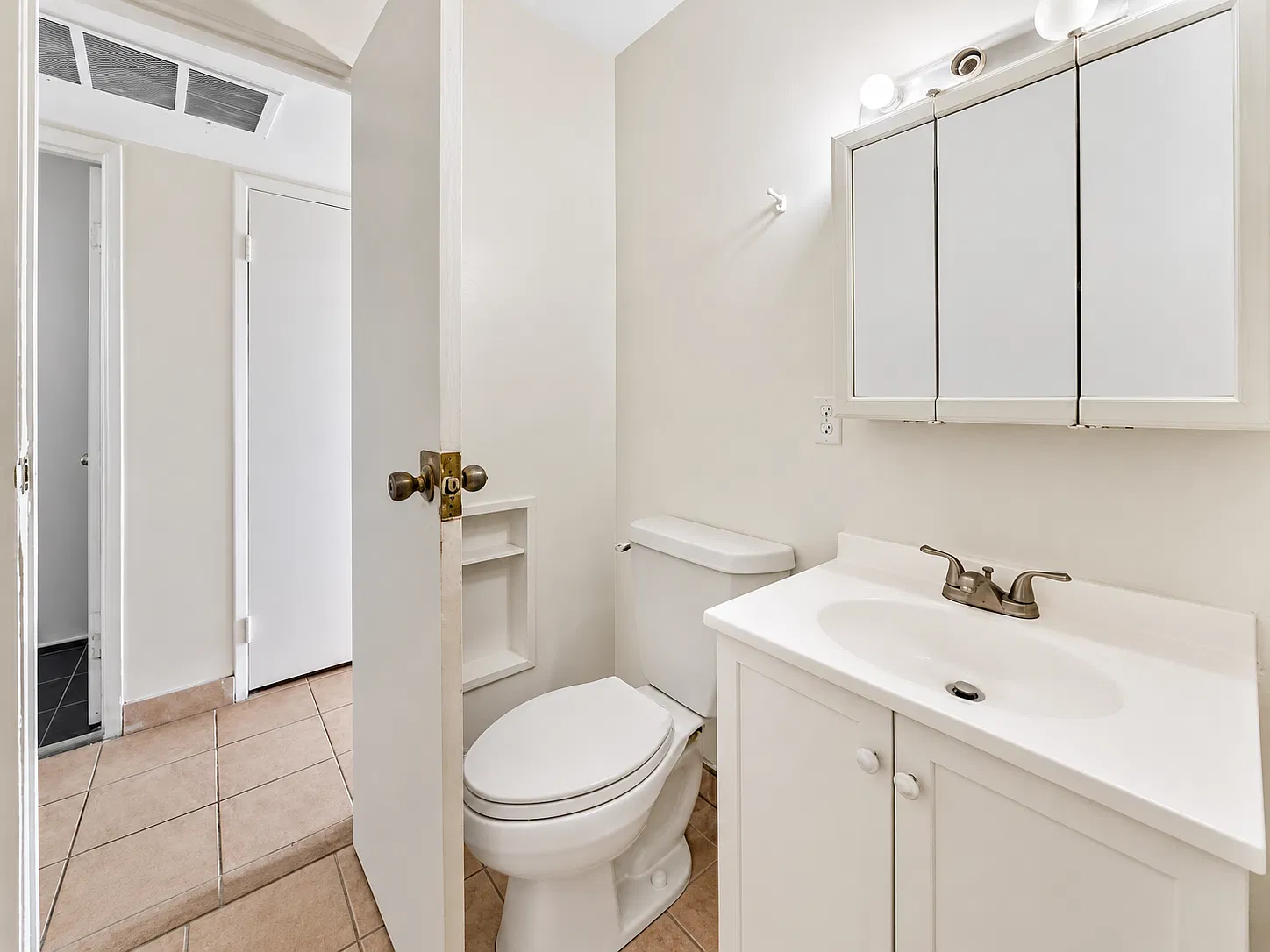 2 bed, 865 sqft, $1,095 — Photo 2