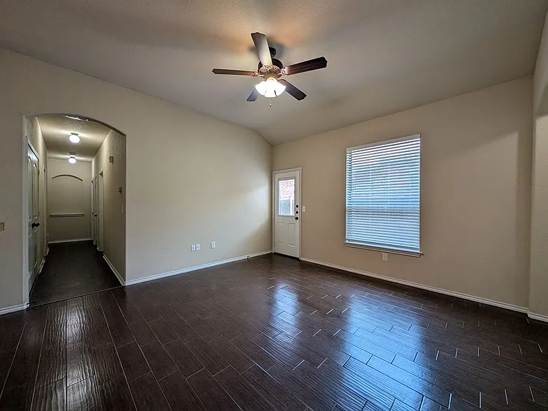 660 Creekside Cir — Photo 9