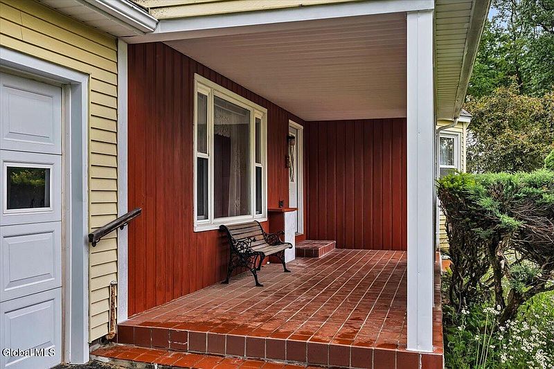 4th image of 494 Elm Avenue
