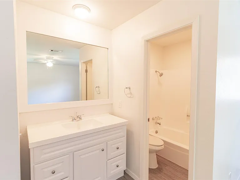 906 Red Cliff Dr — Photo 14