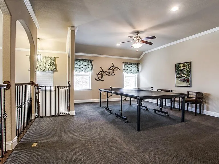 300 Rugby Ln — Photo 17