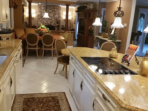 2nd image of 6 Christopher Ct