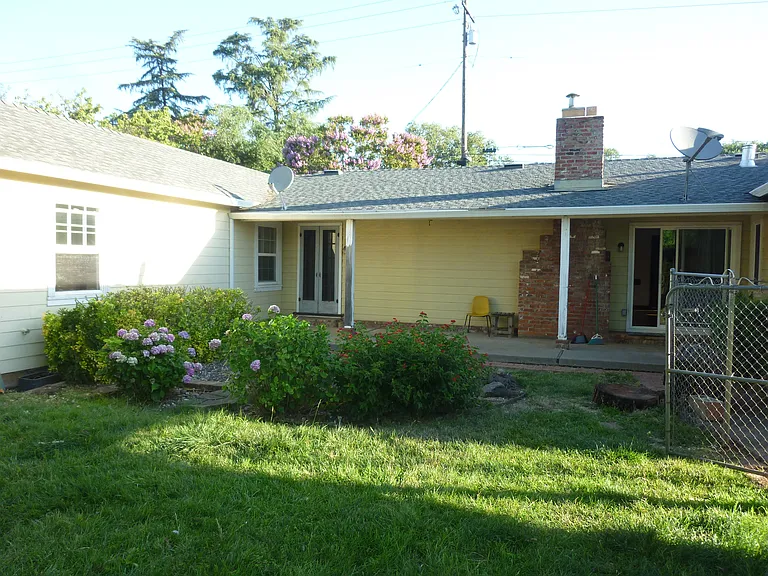 Stanley Ave — Photo 2