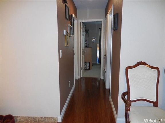 5th image of 2813 Village Green Ct