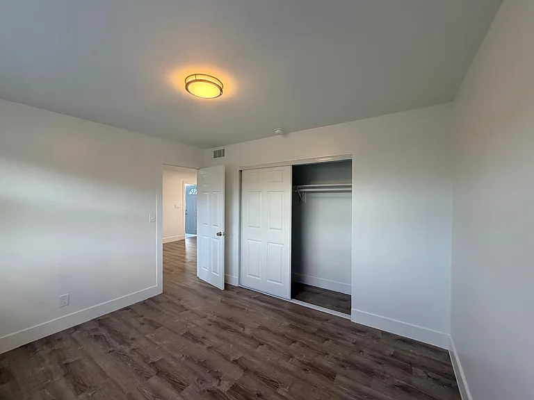 5841 SW 36th Ct — Photo 8