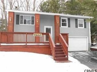 15 Holly Dr, Saratoga Springs, NY 12866
