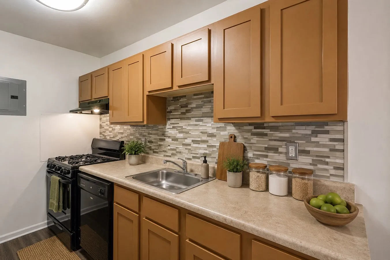 Bennington Crossings Apartment Homes — Photo 4