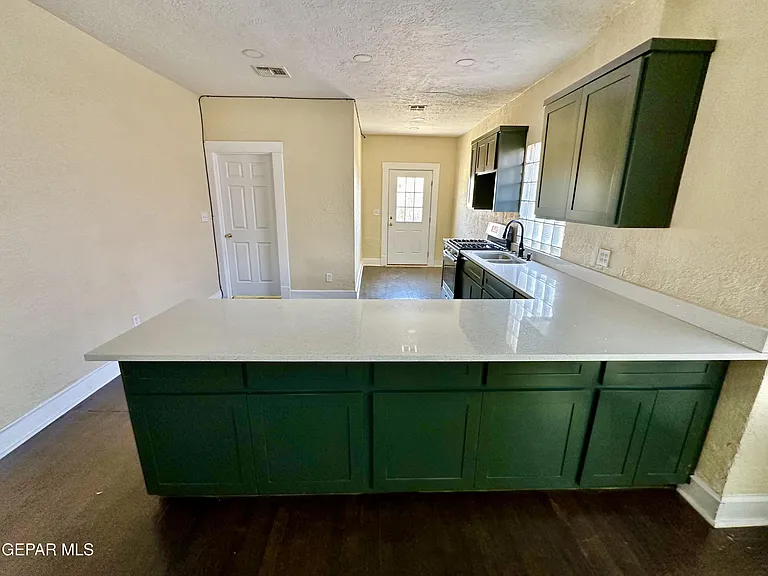 3312 Montana Ave — Photo 5