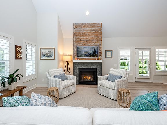 5th image of 948 Whitwam Dr