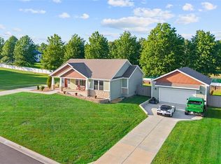 408 NW Rust Ct, Grain Valley, MO 64029