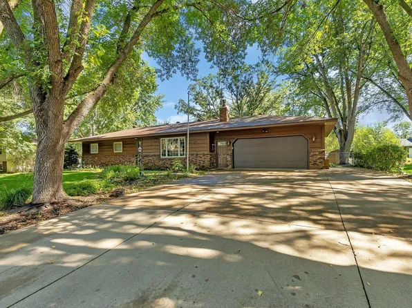 1422 Poppy Rd, Saint Cloud, MN 56303